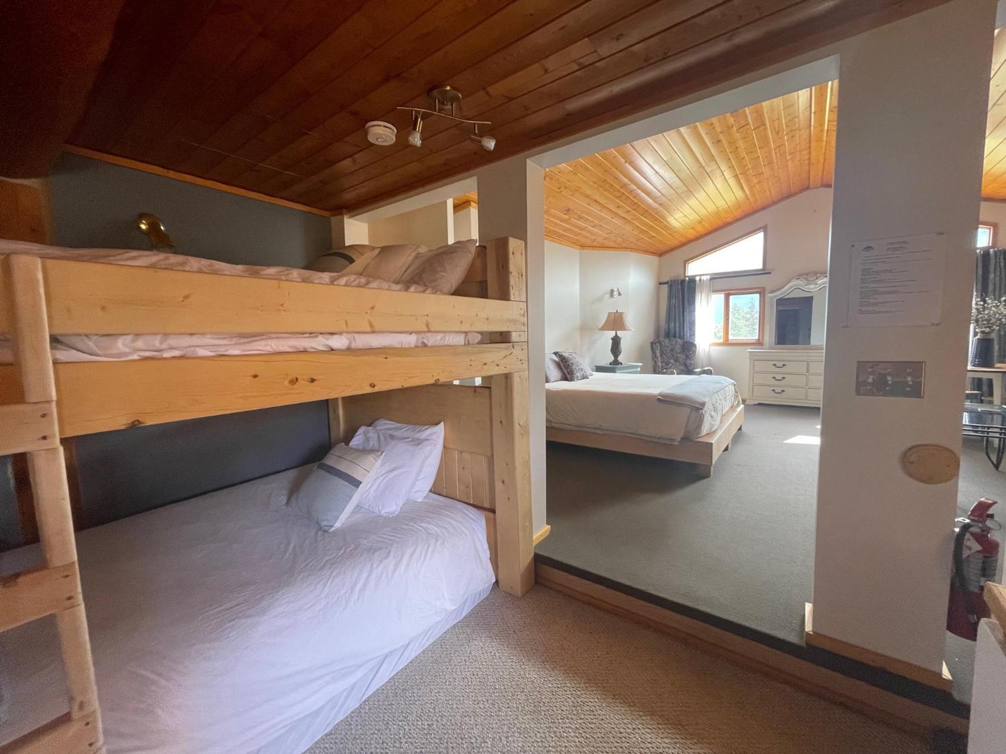 Mount Logan Ecolodge & Retreat Center Haines Junction Εξωτερικό φωτογραφία